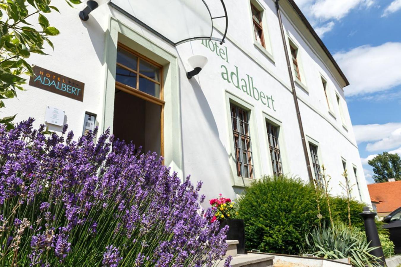 Adalbert Ecohotel Praha Eksteriør bilde