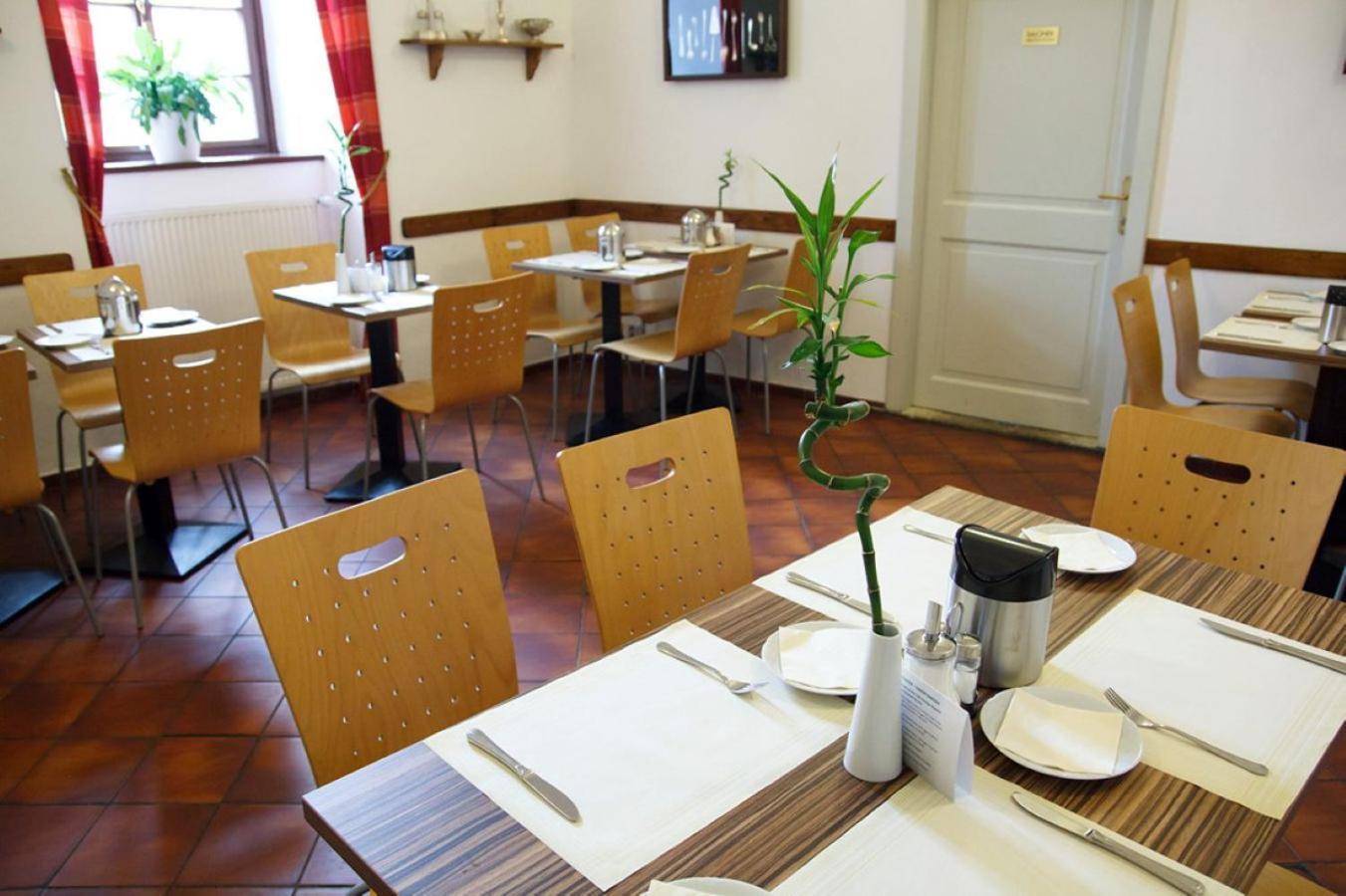 Adalbert Ecohotel Praha Eksteriør bilde